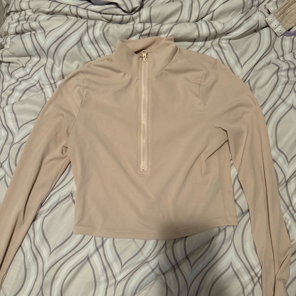 SHEIN TOP - Picture 2 of 5